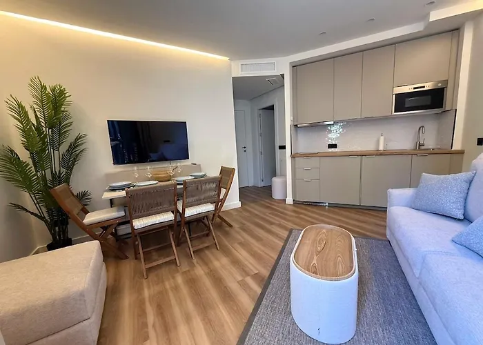 Luxury One Bed & Pool 아파트 에스테포나