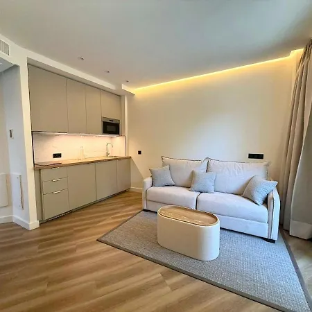 Luxury One Bed & Pool Appartement
