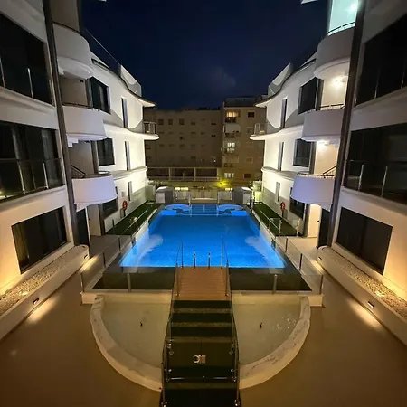 Luxury One Bed & Pool